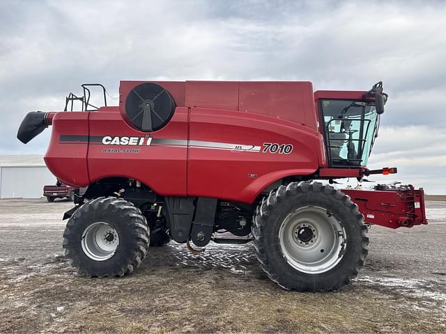 Image of Case IH 7010 equipment image 1