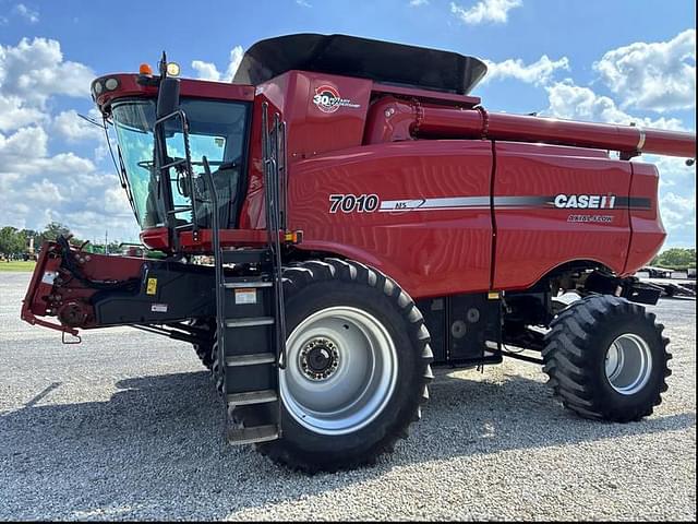 Image of Case IH 7010 equipment image 4