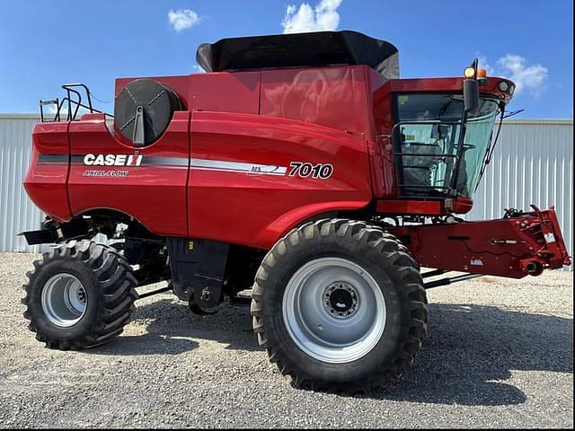 Image of Case IH 7010 equipment image 1
