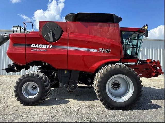 Image of Case IH 7010 equipment image 2
