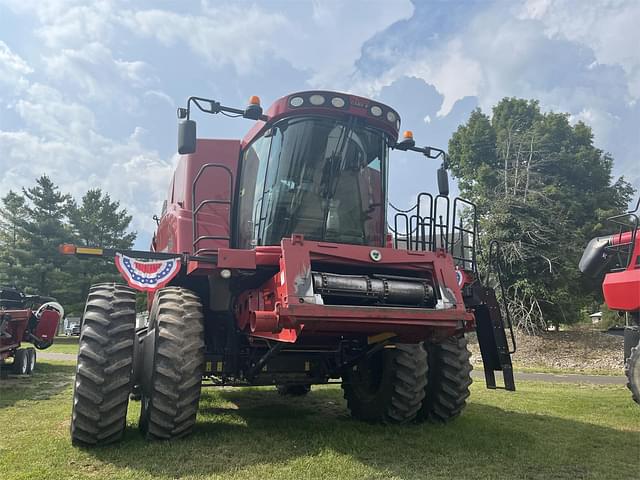 Image of Case IH 7010 equipment image 4