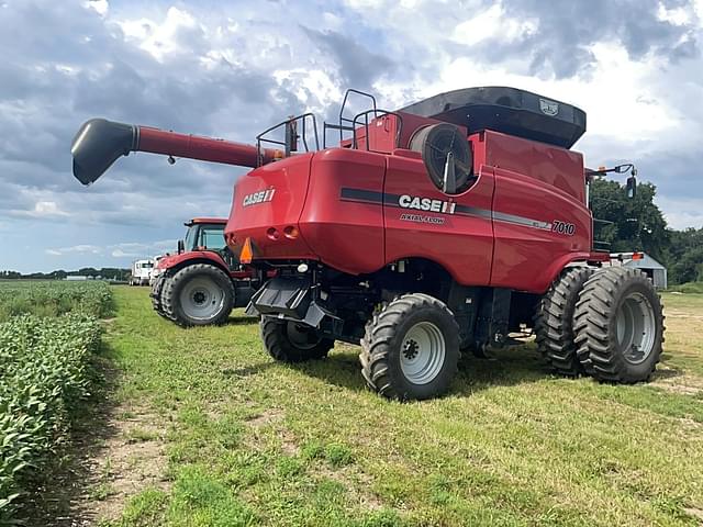 Image of Case IH 7010 equipment image 4