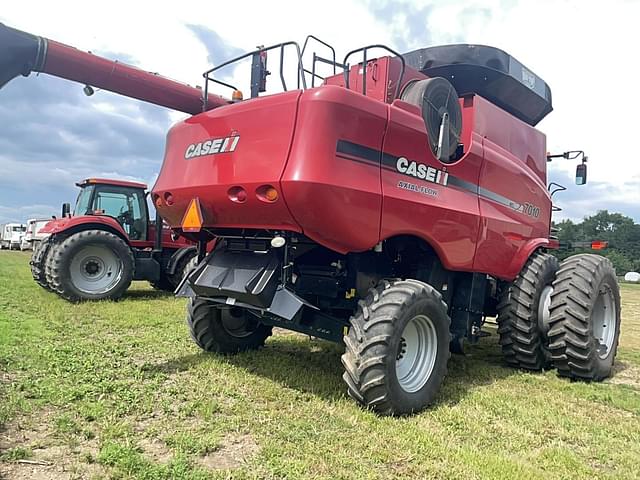 Image of Case IH 7010 equipment image 3