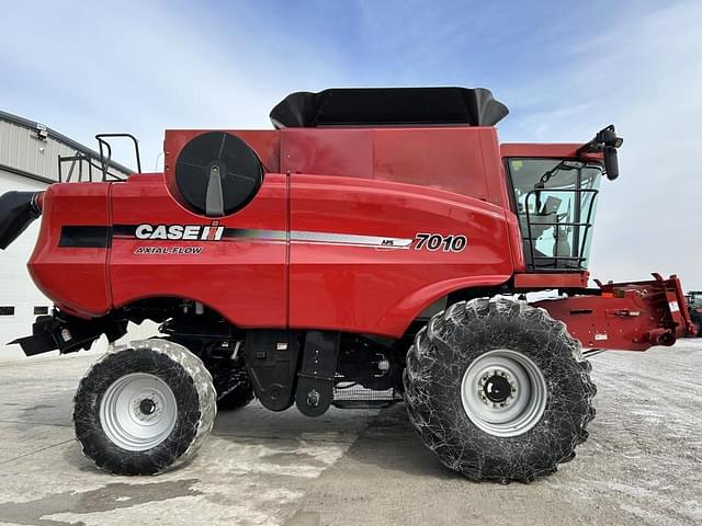 Image of Case IH 7010 equipment image 3