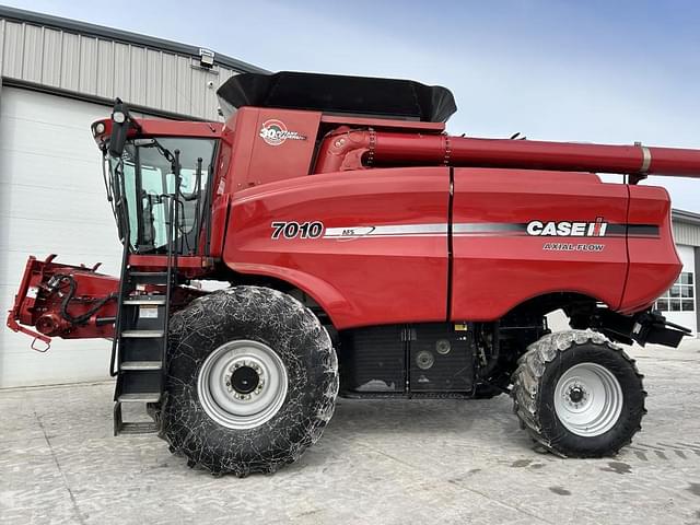 Image of Case IH 7010 equipment image 2