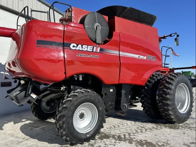 Image of Case IH 7010 equipment image 2