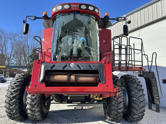 Image of Case IH 7010 equipment image 4