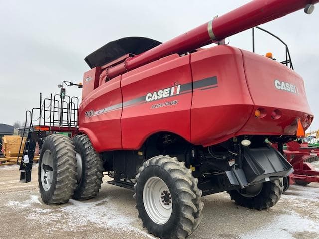Image of Case IH 7010 equipment image 3