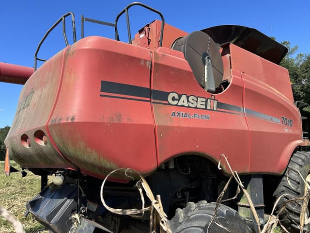Image of Case IH 7010 equipment image 2