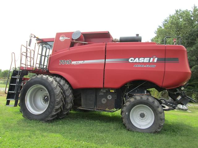 Image of Case IH 7010 equipment image 3