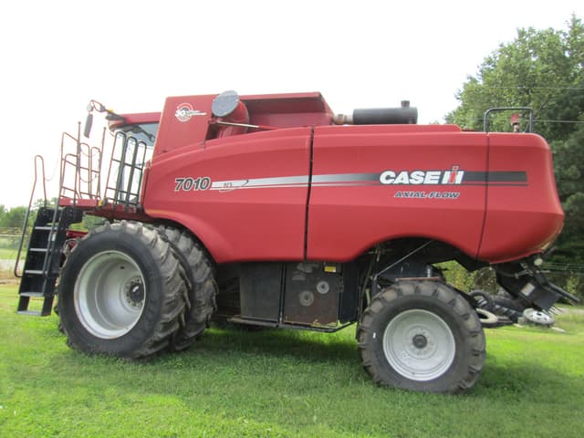 Image of Case IH 7010 equipment image 4