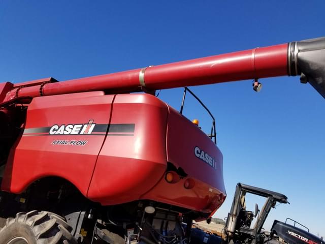 Image of Case IH 7010 equipment image 1