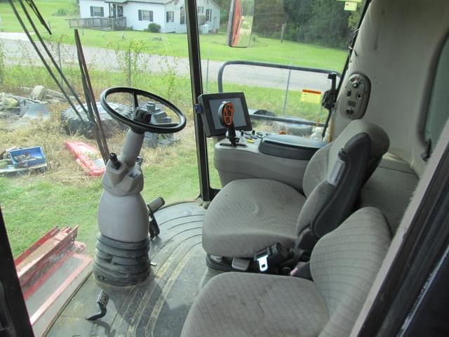 Image of Case IH 7010 equipment image 4