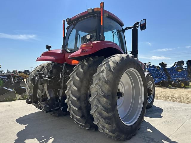 Image of Case IH Magnum 215 equipment image 2