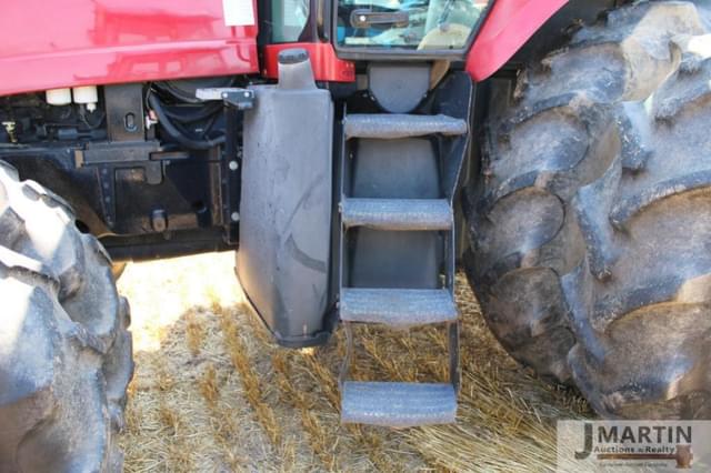 Image of Case IH Magnum 245 equipment image 4