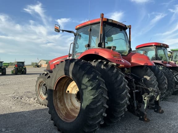 Image of Case IH Magnum 305 equipment image 3