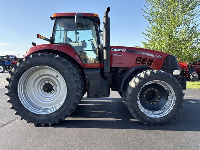 Image of Case IH Magnum 305 equipment image 4