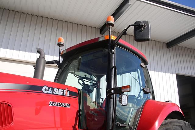 Image of Case IH Magnum 305 equipment image 2