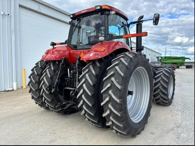 Image of Case IH Magnum 305 equipment image 4
