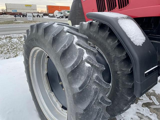 Image of Case IH Magnum 305 equipment image 4