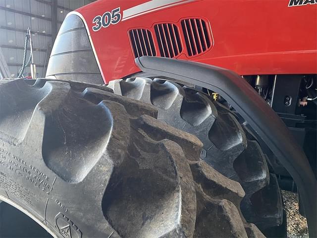 Image of Case IH Magnum 305 equipment image 4