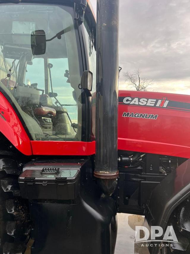 Image of Case IH Magnum 305 equipment image 3
