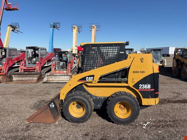 Image of Caterpillar 236B equipment image 3