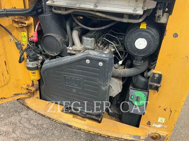 Image of Caterpillar 262C equipment image 4