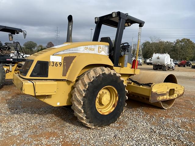 Image of Caterpillar CP-563E equipment image 2