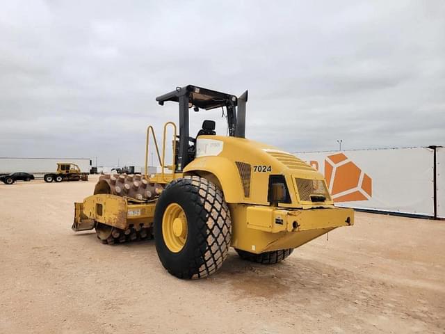 Image of Caterpillar CP-563E equipment image 2