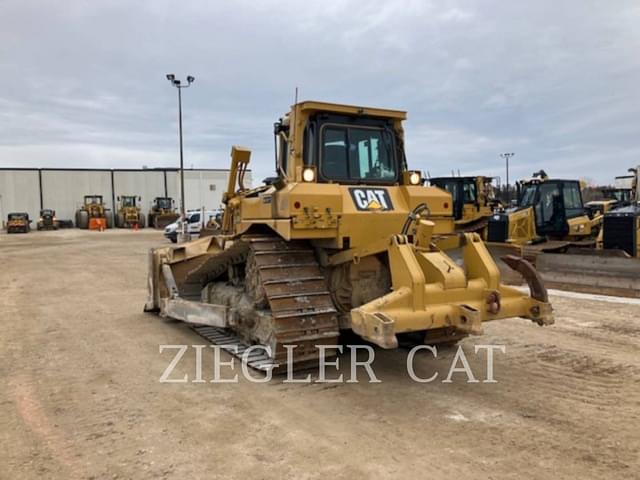 Image of Caterpillar D6T equipment image 4
