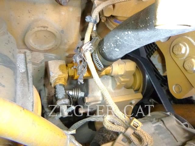 Image of Caterpillar D6T equipment image 3