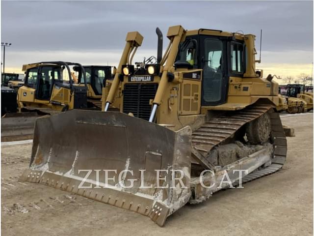 Image of Caterpillar D6T equipment image 1