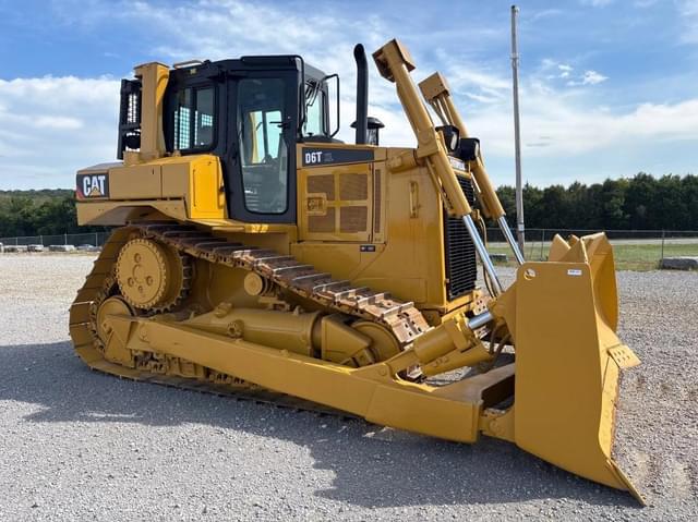 Image of Caterpillar D6T XL equipment image 2