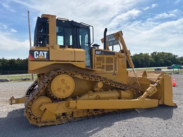 Image of Caterpillar D6T XL equipment image 3