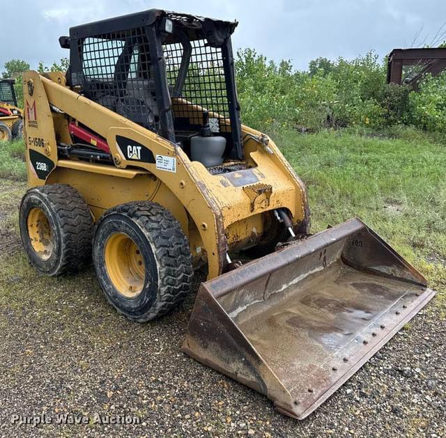 Image of Caterpillar 236B2 equipment image 2