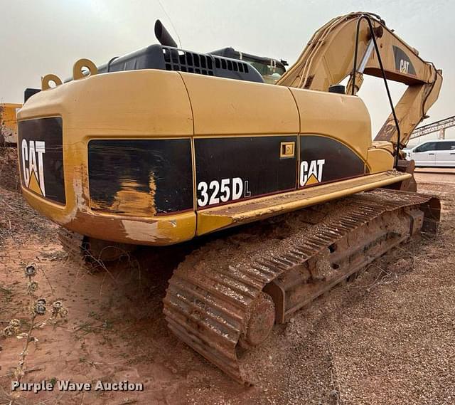 Image of Caterpillar 325D equipment image 4