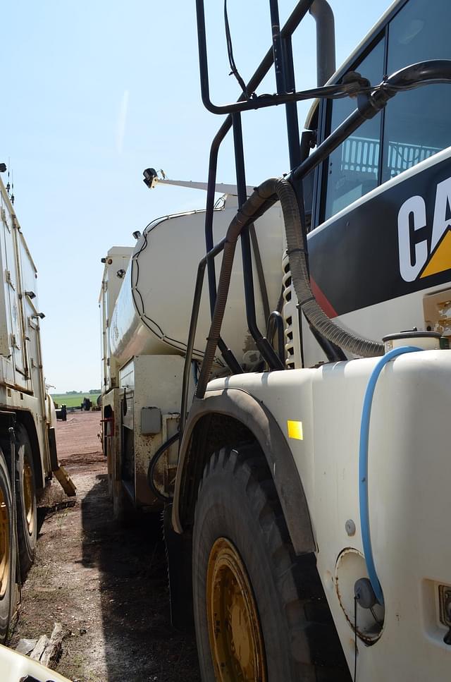Image of Caterpillar 730 equipment image 3