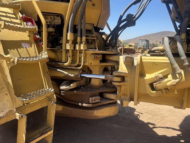 Image of Caterpillar 740 equipment image 3