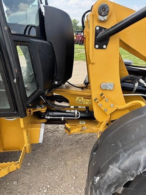 Image of Caterpillar 906H equipment image 4