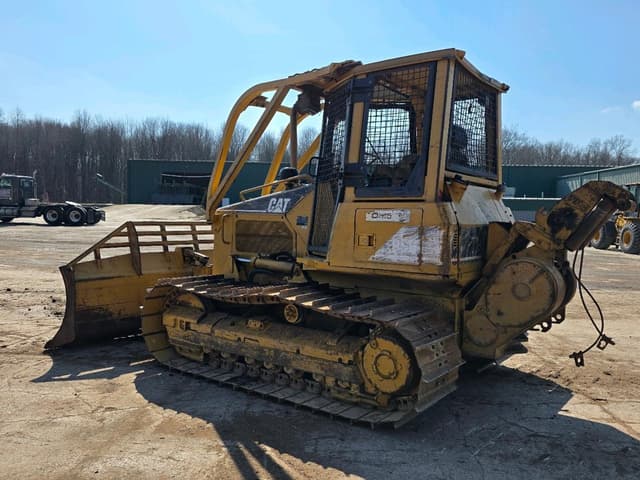 Image of Caterpillar D5G equipment image 2