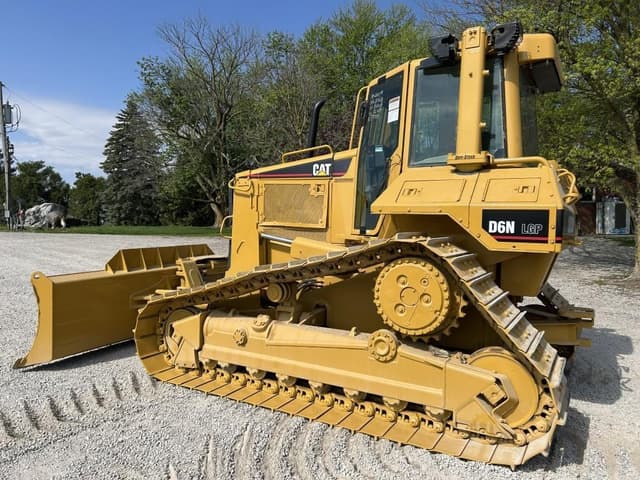 Image of Caterpillar D6N LGP equipment image 4