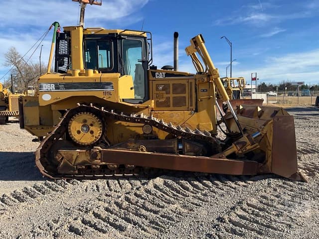 Image of Caterpillar D6R XL equipment image 3