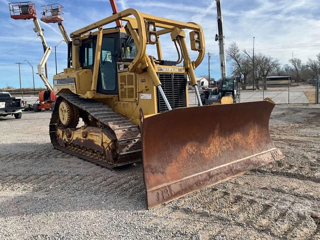 Image of Caterpillar D6R XL equipment image 2