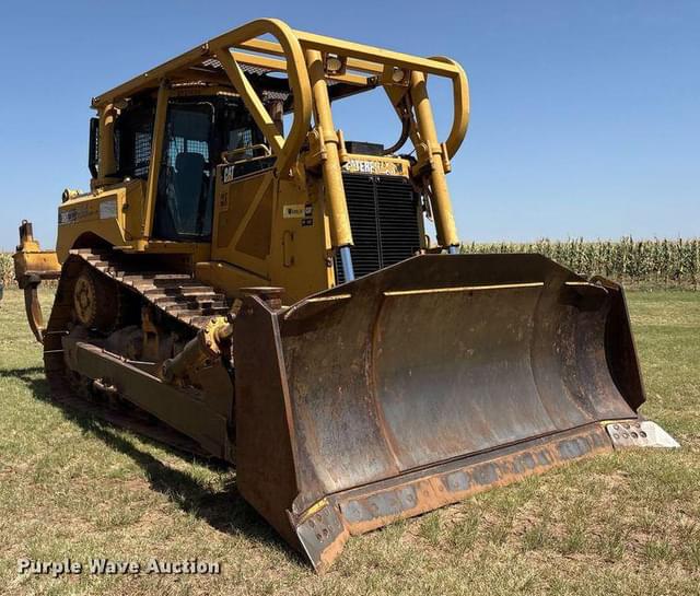 Image of Caterpillar D8T equipment image 2