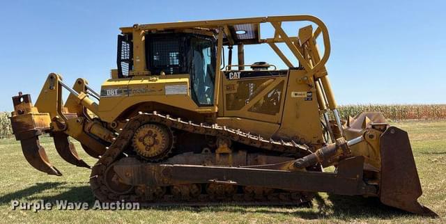 Image of Caterpillar D8T equipment image 3
