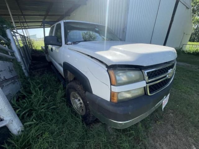 Image of Chevrolet 2500HD equipment image 2