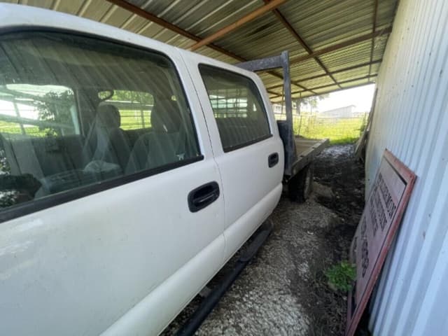 Image of Chevrolet 2500HD equipment image 3
