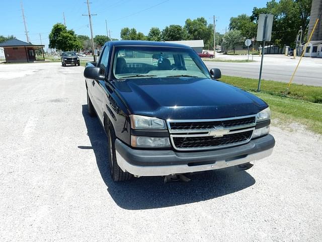 Image of Chevrolet 1500 equipment image 1