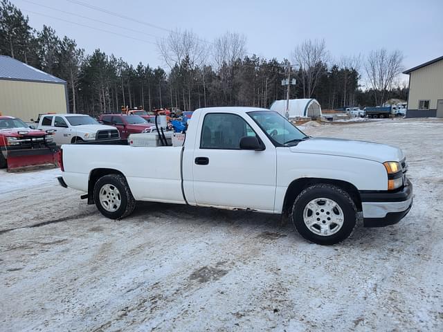 Image of Chevrolet 1500 equipment image 1